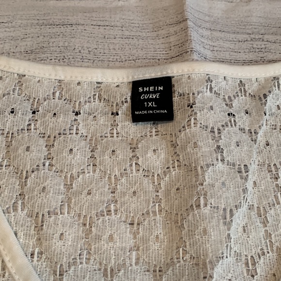 V-neck Top with Lace accent New w/out Tags - Picture 5 of 7